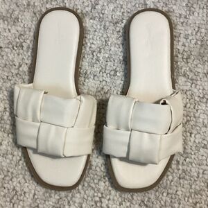 Universal Thread Cream Slide Sandals